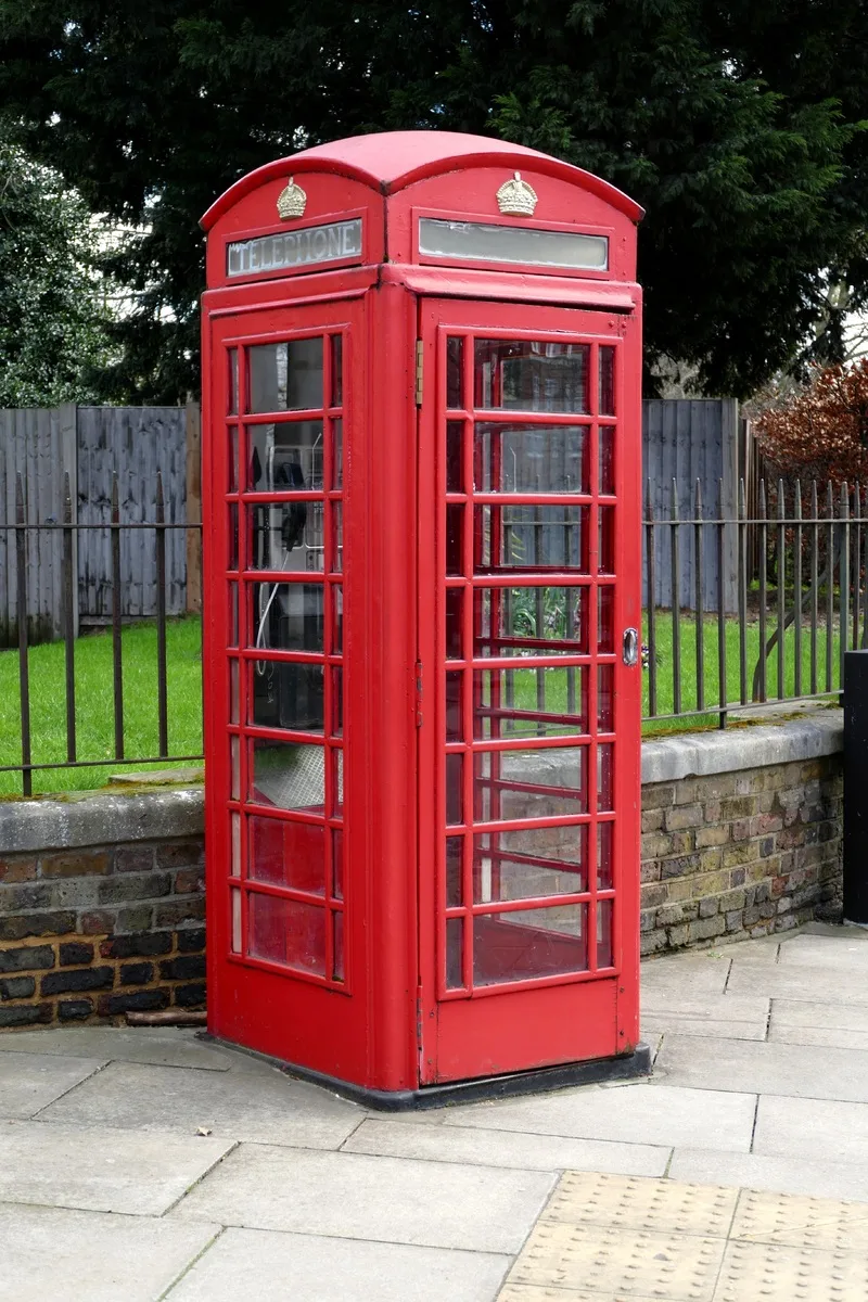 English red telephone booth
